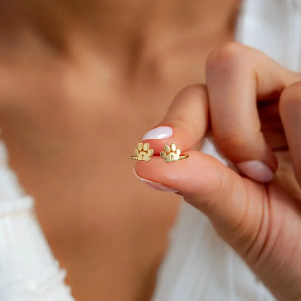 Custom pet ring with paw and letter in gold — personalized stainless steel jewelry